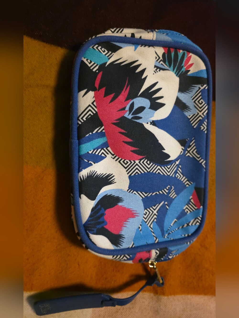 4/$25 Deal! Estee Lauder Retro Cosmetic Bag